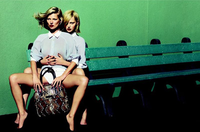 Kate Moss in Sasha Pivovarova za Longchamp