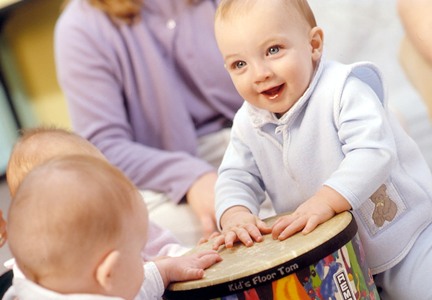 Baby_with_drum